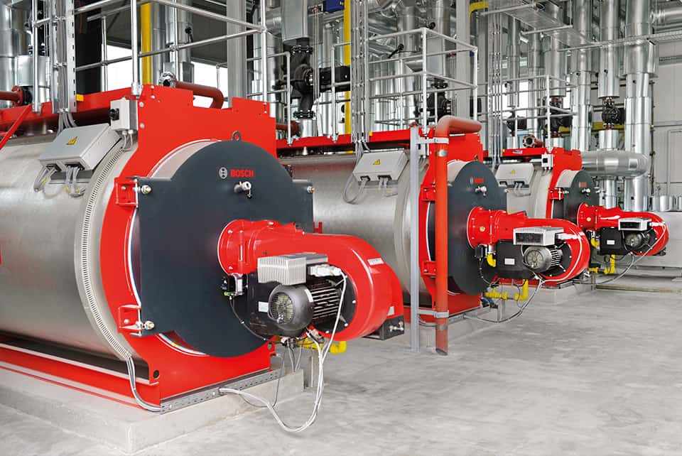 Neue Heizzentrale mit drei Brennwertkesseln von Bosch (Foto: RWE, Berno Nix)